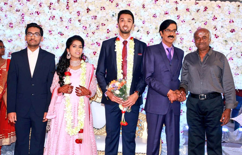 இயக்குநர்- நடிகர் மனோபாலா மகன் ஹரிஷ் - பிரியா திருமண வரவேற்பு: திரைநட்சத்திரங்கள் திரண்டு வந்து வாழ்த்து... புகைப்படத் தொகுப்பு இயக்குநர்- நடிகர் மனோபாலா மகன் ஹரிஷ் - பிரியா திருமண வரவேற்பு: திரைநட்சத்திரங்கள் திரண்டு வந்து வாழ்த்து... புகைப்படத் தொகுப்பு