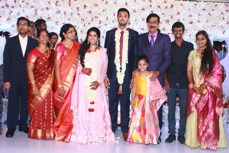இயக்குநர்- நடிகர் மனோபாலா மகன் ஹரிஷ் - பிரியா திருமண வரவேற்பு: திரைநட்சத்திரங்கள் திரண்டு வந்து வாழ்த்து... புகைப்படத் தொகுப்பு இயக்குநர்- நடிகர் மனோபாலா மகன் ஹரிஷ் - பிரியா திருமண வரவேற்பு: திரைநட்சத்திரங்கள் திரண்டு வந்து வாழ்த்து... புகைப்படத் தொகுப்பு