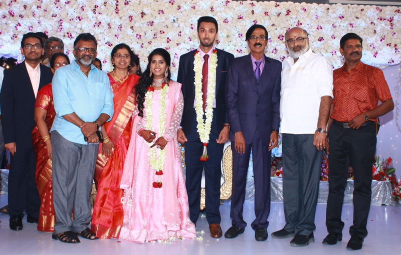 இயக்குநர்- நடிகர் மனோபாலா மகன் ஹரிஷ் - பிரியா திருமண வரவேற்பு: திரைநட்சத்திரங்கள் திரண்டு வந்து வாழ்த்து... புகைப்படத் தொகுப்பு இயக்குநர்- நடிகர் மனோபாலா மகன் ஹரிஷ் - பிரியா திருமண வரவேற்பு: திரைநட்சத்திரங்கள் திரண்டு வந்து வாழ்த்து... புகைப்படத் தொகுப்பு