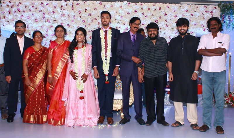 இயக்குநர்- நடிகர் மனோபாலா மகன் ஹரிஷ் - பிரியா திருமண வரவேற்பு: திரைநட்சத்திரங்கள் திரண்டு வந்து வாழ்த்து... புகைப்படத் தொகுப்பு இயக்குநர்- நடிகர் மனோபாலா மகன் ஹரிஷ் - பிரியா திருமண வரவேற்பு: திரைநட்சத்திரங்கள் திரண்டு வந்து வாழ்த்து... புகைப்படத் தொகுப்பு
