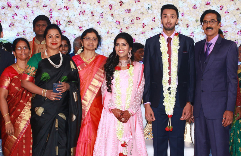 இயக்குநர்- நடிகர் மனோபாலா மகன் ஹரிஷ் - பிரியா திருமண வரவேற்பு: திரைநட்சத்திரங்கள் திரண்டு வந்து வாழ்த்து... புகைப்படத் தொகுப்பு இயக்குநர்- நடிகர் மனோபாலா மகன் ஹரிஷ் - பிரியா திருமண வரவேற்பு: திரைநட்சத்திரங்கள் திரண்டு வந்து வாழ்த்து... புகைப்படத் தொகுப்பு