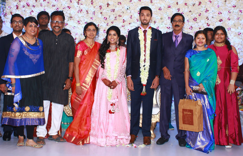 இயக்குநர்- நடிகர் மனோபாலா மகன் ஹரிஷ் - பிரியா திருமண வரவேற்பு: திரைநட்சத்திரங்கள் திரண்டு வந்து வாழ்த்து... புகைப்படத் தொகுப்பு இயக்குநர்- நடிகர் மனோபாலா மகன் ஹரிஷ் - பிரியா திருமண வரவேற்பு: திரைநட்சத்திரங்கள் திரண்டு வந்து வாழ்த்து... புகைப்படத் தொகுப்பு