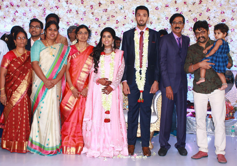 இயக்குநர்- நடிகர் மனோபாலா மகன் ஹரிஷ் - பிரியா திருமண வரவேற்பு: திரைநட்சத்திரங்கள் திரண்டு வந்து வாழ்த்து... புகைப்படத் தொகுப்பு இயக்குநர்- நடிகர் மனோபாலா மகன் ஹரிஷ் - பிரியா திருமண வரவேற்பு: திரைநட்சத்திரங்கள் திரண்டு வந்து வாழ்த்து... புகைப்படத் தொகுப்பு