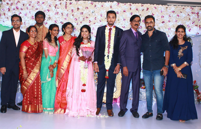இயக்குநர்- நடிகர் மனோபாலா மகன் ஹரிஷ் - பிரியா திருமண வரவேற்பு: திரைநட்சத்திரங்கள் திரண்டு வந்து வாழ்த்து... புகைப்படத் தொகுப்பு இயக்குநர்- நடிகர் மனோபாலா மகன் ஹரிஷ் - பிரியா திருமண வரவேற்பு: திரைநட்சத்திரங்கள் திரண்டு வந்து வாழ்த்து... புகைப்படத் தொகுப்பு