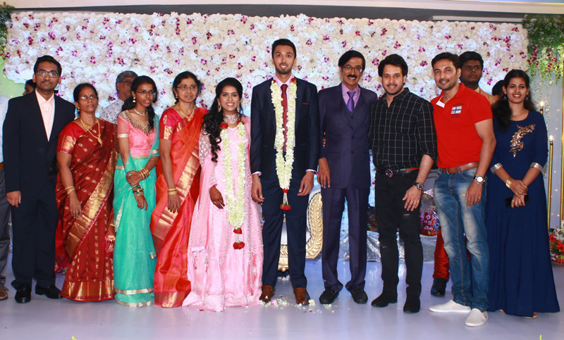 இயக்குநர்- நடிகர் மனோபாலா மகன் ஹரிஷ் - பிரியா திருமண வரவேற்பு: திரைநட்சத்திரங்கள் திரண்டு வந்து வாழ்த்து... புகைப்படத் தொகுப்பு இயக்குநர்- நடிகர் மனோபாலா மகன் ஹரிஷ் - பிரியா திருமண வரவேற்பு: திரைநட்சத்திரங்கள் திரண்டு வந்து வாழ்த்து... புகைப்படத் தொகுப்பு