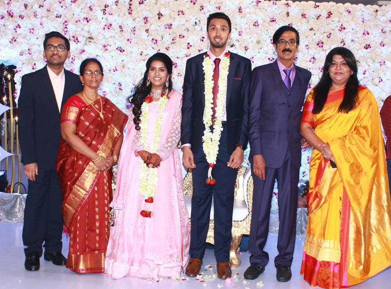 இயக்குநர்- நடிகர் மனோபாலா மகன் ஹரிஷ் - பிரியா திருமண வரவேற்பு: திரைநட்சத்திரங்கள் திரண்டு வந்து வாழ்த்து... புகைப்படத் தொகுப்பு இயக்குநர்- நடிகர் மனோபாலா மகன் ஹரிஷ் - பிரியா திருமண வரவேற்பு: திரைநட்சத்திரங்கள் திரண்டு வந்து வாழ்த்து... புகைப்படத் தொகுப்பு