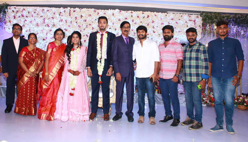 இயக்குநர்- நடிகர் மனோபாலா மகன் ஹரிஷ் - பிரியா திருமண வரவேற்பு: திரைநட்சத்திரங்கள் திரண்டு வந்து வாழ்த்து... புகைப்படத் தொகுப்பு இயக்குநர்- நடிகர் மனோபாலா மகன் ஹரிஷ் - பிரியா திருமண வரவேற்பு: திரைநட்சத்திரங்கள் திரண்டு வந்து வாழ்த்து... புகைப்படத் தொகுப்பு