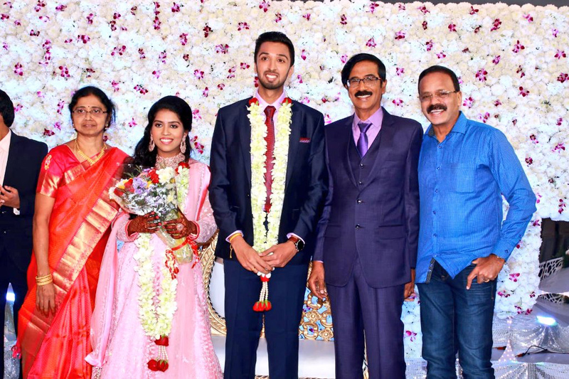 இயக்குநர்- நடிகர் மனோபாலா மகன் ஹரிஷ் - பிரியா திருமண வரவேற்பு: திரைநட்சத்திரங்கள் திரண்டு வந்து வாழ்த்து... புகைப்படத் தொகுப்பு இயக்குநர்- நடிகர் மனோபாலா மகன் ஹரிஷ் - பிரியா திருமண வரவேற்பு: திரைநட்சத்திரங்கள் திரண்டு வந்து வாழ்த்து... புகைப்படத் தொகுப்பு
