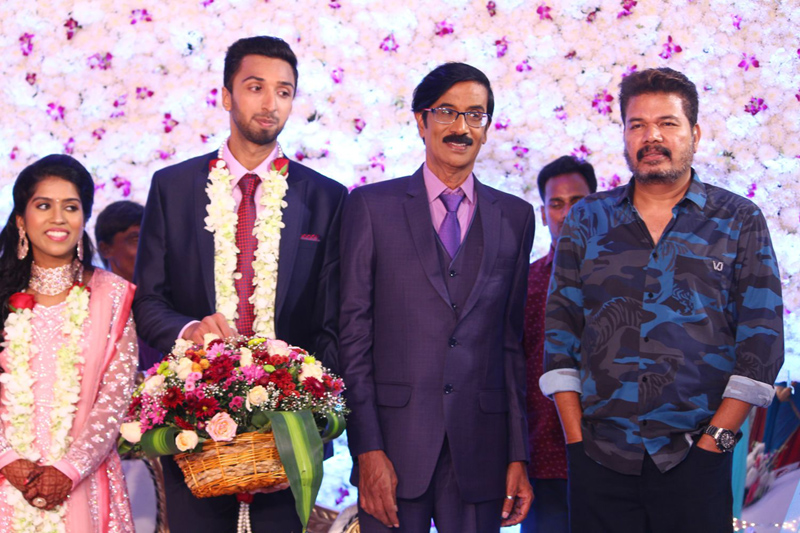 இயக்குநர்- நடிகர் மனோபாலா மகன் ஹரிஷ் - பிரியா திருமண வரவேற்பு: திரைநட்சத்திரங்கள் திரண்டு வந்து வாழ்த்து... புகைப்படத் தொகுப்பு இயக்குநர்- நடிகர் மனோபாலா மகன் ஹரிஷ் - பிரியா திருமண வரவேற்பு: திரைநட்சத்திரங்கள் திரண்டு வந்து வாழ்த்து... புகைப்படத் தொகுப்பு
