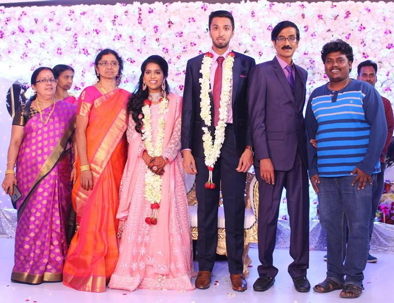இயக்குநர்- நடிகர் மனோபாலா மகன் ஹரிஷ் - பிரியா திருமண வரவேற்பு: திரைநட்சத்திரங்கள் திரண்டு வந்து வாழ்த்து... புகைப்படத் தொகுப்பு இயக்குநர்- நடிகர் மனோபாலா மகன் ஹரிஷ் - பிரியா திருமண வரவேற்பு: திரைநட்சத்திரங்கள் திரண்டு வந்து வாழ்த்து... புகைப்படத் தொகுப்பு