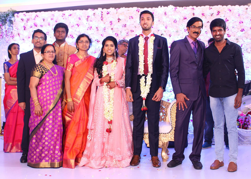 இயக்குநர்- நடிகர் மனோபாலா மகன் ஹரிஷ் - பிரியா திருமண வரவேற்பு: திரைநட்சத்திரங்கள் திரண்டு வந்து வாழ்த்து... புகைப்படத் தொகுப்பு இயக்குநர்- நடிகர் மனோபாலா மகன் ஹரிஷ் - பிரியா திருமண வரவேற்பு: திரைநட்சத்திரங்கள் திரண்டு வந்து வாழ்த்து... புகைப்படத் தொகுப்பு