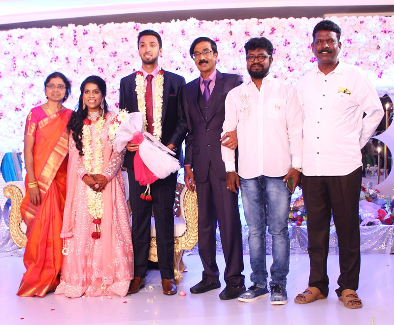 இயக்குநர்- நடிகர் மனோபாலா மகன் ஹரிஷ் - பிரியா திருமண வரவேற்பு: திரைநட்சத்திரங்கள் திரண்டு வந்து வாழ்த்து... புகைப்படத் தொகுப்பு இயக்குநர்- நடிகர் மனோபாலா மகன் ஹரிஷ் - பிரியா திருமண வரவேற்பு: திரைநட்சத்திரங்கள் திரண்டு வந்து வாழ்த்து... புகைப்படத் தொகுப்பு