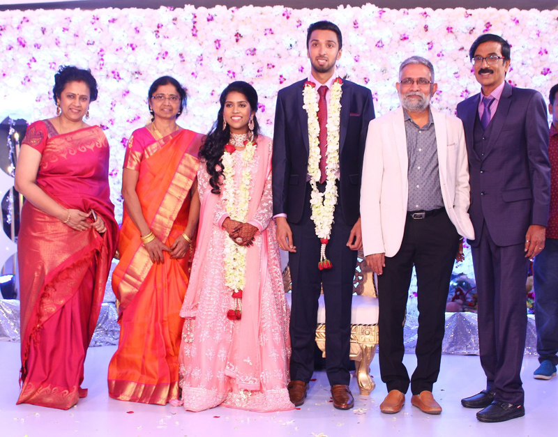 இயக்குநர்- நடிகர் மனோபாலா மகன் ஹரிஷ் - பிரியா திருமண வரவேற்பு: திரைநட்சத்திரங்கள் திரண்டு வந்து வாழ்த்து... புகைப்படத் தொகுப்பு இயக்குநர்- நடிகர் மனோபாலா மகன் ஹரிஷ் - பிரியா திருமண வரவேற்பு: திரைநட்சத்திரங்கள் திரண்டு வந்து வாழ்த்து... புகைப்படத் தொகுப்பு