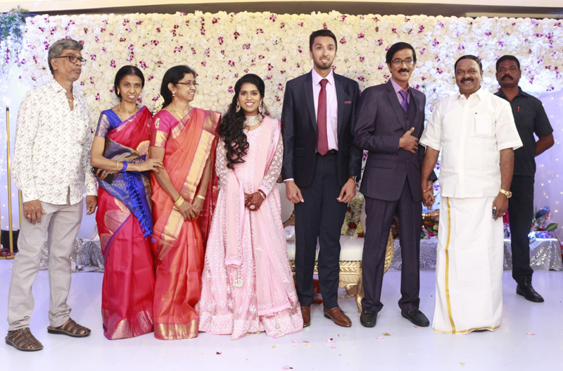இயக்குநர்- நடிகர் மனோபாலா மகன் ஹரிஷ் - பிரியா திருமண வரவேற்பு: திரைநட்சத்திரங்கள் திரண்டு வந்து வாழ்த்து... புகைப்படத் தொகுப்பு இயக்குநர்- நடிகர் மனோபாலா மகன் ஹரிஷ் - பிரியா திருமண வரவேற்பு: திரைநட்சத்திரங்கள் திரண்டு வந்து வாழ்த்து... புகைப்படத் தொகுப்பு