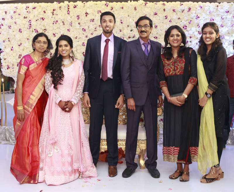இயக்குநர்- நடிகர் மனோபாலா மகன் ஹரிஷ் - பிரியா திருமண வரவேற்பு: திரைநட்சத்திரங்கள் திரண்டு வந்து வாழ்த்து... புகைப்படத் தொகுப்பு இயக்குநர்- நடிகர் மனோபாலா மகன் ஹரிஷ் - பிரியா திருமண வரவேற்பு: திரைநட்சத்திரங்கள் திரண்டு வந்து வாழ்த்து... புகைப்படத் தொகுப்பு