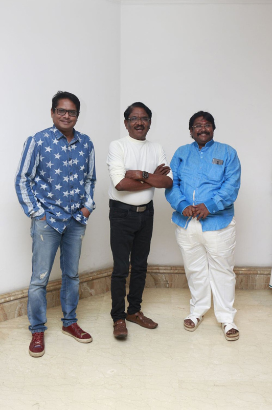 இயக்குநர்- நடிகர் மனோபாலா மகன் ஹரிஷ் - பிரியா திருமண வரவேற்பு: திரைநட்சத்திரங்கள் திரண்டு வந்து வாழ்த்து... புகைப்படத் தொகுப்பு இயக்குநர்- நடிகர் மனோபாலா மகன் ஹரிஷ் - பிரியா திருமண வரவேற்பு: திரைநட்சத்திரங்கள் திரண்டு வந்து வாழ்த்து... புகைப்படத் தொகுப்பு