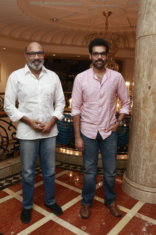 இயக்குநர்- நடிகர் மனோபாலா மகன் ஹரிஷ் - பிரியா திருமண வரவேற்பு: திரைநட்சத்திரங்கள் திரண்டு வந்து வாழ்த்து... புகைப்படத் தொகுப்பு இயக்குநர்- நடிகர் மனோபாலா மகன் ஹரிஷ் - பிரியா திருமண வரவேற்பு: திரைநட்சத்திரங்கள் திரண்டு வந்து வாழ்த்து... புகைப்படத் தொகுப்பு