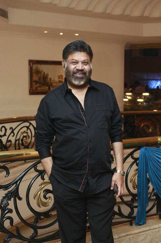 இயக்குநர்- நடிகர் மனோபாலா மகன் ஹரிஷ் - பிரியா திருமண வரவேற்பு: திரைநட்சத்திரங்கள் திரண்டு வந்து வாழ்த்து... புகைப்படத் தொகுப்பு இயக்குநர்- நடிகர் மனோபாலா மகன் ஹரிஷ் - பிரியா திருமண வரவேற்பு: திரைநட்சத்திரங்கள் திரண்டு வந்து வாழ்த்து... புகைப்படத் தொகுப்பு