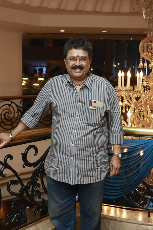 இயக்குநர்- நடிகர் மனோபாலா மகன் ஹரிஷ் - பிரியா திருமண வரவேற்பு: திரைநட்சத்திரங்கள் திரண்டு வந்து வாழ்த்து... புகைப்படத் தொகுப்பு இயக்குநர்- நடிகர் மனோபாலா மகன் ஹரிஷ் - பிரியா திருமண வரவேற்பு: திரைநட்சத்திரங்கள் திரண்டு வந்து வாழ்த்து... புகைப்படத் தொகுப்பு