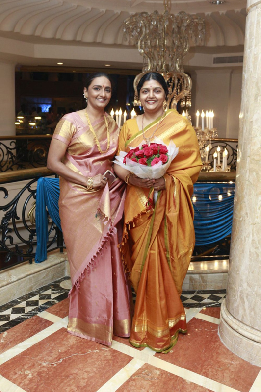 இயக்குநர்- நடிகர் மனோபாலா மகன் ஹரிஷ் - பிரியா திருமண வரவேற்பு: திரைநட்சத்திரங்கள் திரண்டு வந்து வாழ்த்து... புகைப்படத் தொகுப்பு இயக்குநர்- நடிகர் மனோபாலா மகன் ஹரிஷ் - பிரியா திருமண வரவேற்பு: திரைநட்சத்திரங்கள் திரண்டு வந்து வாழ்த்து... புகைப்படத் தொகுப்பு