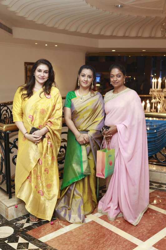 இயக்குநர்- நடிகர் மனோபாலா மகன் ஹரிஷ் - பிரியா திருமண வரவேற்பு: திரைநட்சத்திரங்கள் திரண்டு வந்து வாழ்த்து... புகைப்படத் தொகுப்பு இயக்குநர்- நடிகர் மனோபாலா மகன் ஹரிஷ் - பிரியா திருமண வரவேற்பு: திரைநட்சத்திரங்கள் திரண்டு வந்து வாழ்த்து... புகைப்படத் தொகுப்பு