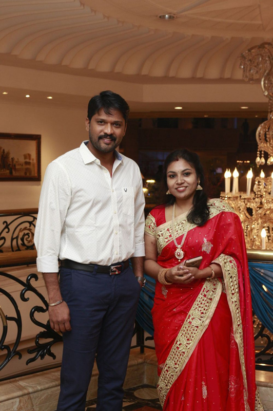 இயக்குநர்- நடிகர் மனோபாலா மகன் ஹரிஷ் - பிரியா திருமண வரவேற்பு: திரைநட்சத்திரங்கள் திரண்டு வந்து வாழ்த்து... புகைப்படத் தொகுப்பு இயக்குநர்- நடிகர் மனோபாலா மகன் ஹரிஷ் - பிரியா திருமண வரவேற்பு: திரைநட்சத்திரங்கள் திரண்டு வந்து வாழ்த்து... புகைப்படத் தொகுப்பு