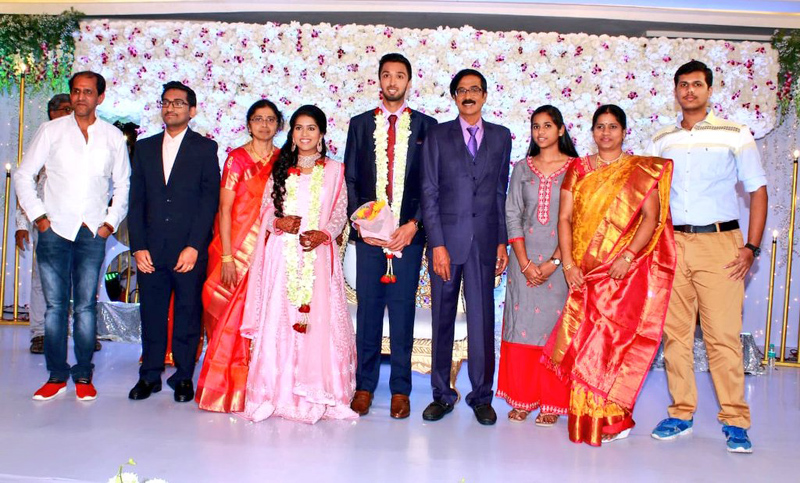 இயக்குநர்- நடிகர் மனோபாலா மகன் ஹரிஷ் - பிரியா திருமண வரவேற்பு: திரைநட்சத்திரங்கள் திரண்டு வந்து வாழ்த்து... புகைப்படத் தொகுப்பு இயக்குநர்- நடிகர் மனோபாலா மகன் ஹரிஷ் - பிரியா திருமண வரவேற்பு: திரைநட்சத்திரங்கள் திரண்டு வந்து வாழ்த்து... புகைப்படத் தொகுப்பு