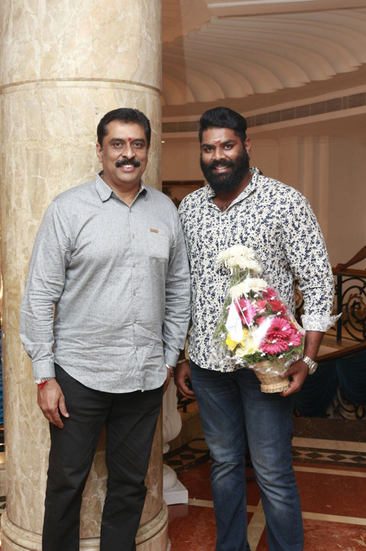 இயக்குநர்- நடிகர் மனோபாலா மகன் ஹரிஷ் - பிரியா திருமண வரவேற்பு: திரைநட்சத்திரங்கள் திரண்டு வந்து வாழ்த்து... புகைப்படத் தொகுப்பு இயக்குநர்- நடிகர் மனோபாலா மகன் ஹரிஷ் - பிரியா திருமண வரவேற்பு: திரைநட்சத்திரங்கள் திரண்டு வந்து வாழ்த்து... புகைப்படத் தொகுப்பு