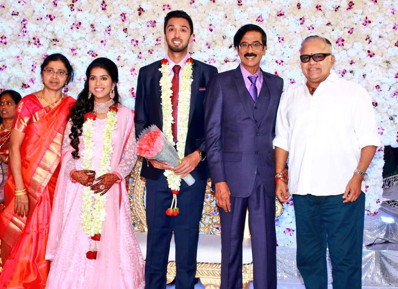 இயக்குநர்- நடிகர் மனோபாலா மகன் ஹரிஷ் - பிரியா திருமண வரவேற்பு: திரைநட்சத்திரங்கள் திரண்டு வந்து வாழ்த்து... புகைப்படத் தொகுப்பு இயக்குநர்- நடிகர் மனோபாலா மகன் ஹரிஷ் - பிரியா திருமண வரவேற்பு: திரைநட்சத்திரங்கள் திரண்டு வந்து வாழ்த்து... புகைப்படத் தொகுப்பு