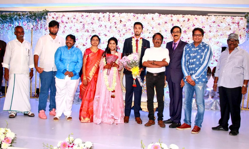 இயக்குநர்- நடிகர் மனோபாலா மகன் ஹரிஷ் - பிரியா திருமண வரவேற்பு: திரைநட்சத்திரங்கள் திரண்டு வந்து வாழ்த்து... புகைப்படத் தொகுப்பு இயக்குநர்- நடிகர் மனோபாலா மகன் ஹரிஷ் - பிரியா திருமண வரவேற்பு: திரைநட்சத்திரங்கள் திரண்டு வந்து வாழ்த்து... புகைப்படத் தொகுப்பு