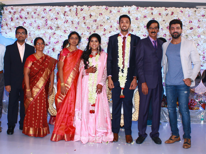 இயக்குநர்- நடிகர் மனோபாலா மகன் ஹரிஷ் - பிரியா திருமண வரவேற்பு: திரைநட்சத்திரங்கள் திரண்டு வந்து வாழ்த்து... புகைப்படத் தொகுப்பு இயக்குநர்- நடிகர் மனோபாலா மகன் ஹரிஷ் - பிரியா திருமண வரவேற்பு: திரைநட்சத்திரங்கள் திரண்டு வந்து வாழ்த்து... புகைப்படத் தொகுப்பு