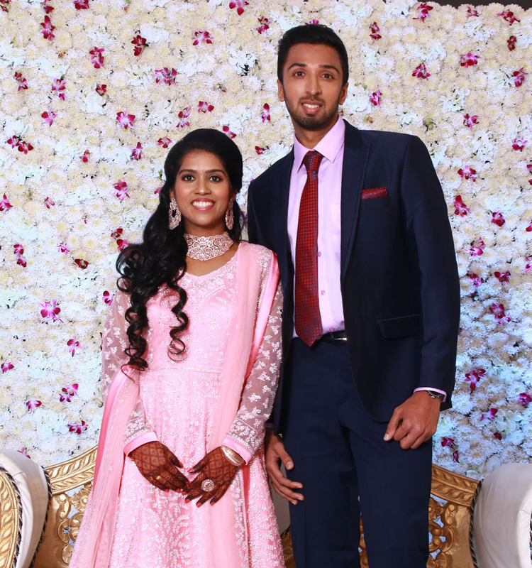 இயக்குநர்- நடிகர் மனோபாலா மகன் ஹரிஷ் - பிரியா திருமண வரவேற்பு: திரைநட்சத்திரங்கள் திரண்டு வந்து வாழ்த்து... புகைப்படத் தொகுப்பு இயக்குநர்- நடிகர் மனோபாலா மகன் ஹரிஷ் - பிரியா திருமண வரவேற்பு: திரைநட்சத்திரங்கள் திரண்டு வந்து வாழ்த்து... புகைப்படத் தொகுப்பு
