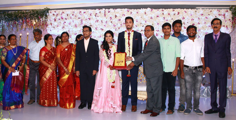 இயக்குநர்- நடிகர் மனோபாலா மகன் ஹரிஷ் - பிரியா திருமண வரவேற்பு: திரைநட்சத்திரங்கள் திரண்டு வந்து வாழ்த்து... புகைப்படத் தொகுப்பு இயக்குநர்- நடிகர் மனோபாலா மகன் ஹரிஷ் - பிரியா திருமண வரவேற்பு: திரைநட்சத்திரங்கள் திரண்டு வந்து வாழ்த்து... புகைப்படத் தொகுப்பு