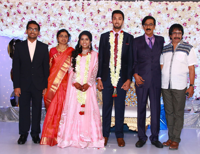 இயக்குநர்- நடிகர் மனோபாலா மகன் ஹரிஷ் - பிரியா திருமண வரவேற்பு: திரைநட்சத்திரங்கள் திரண்டு வந்து வாழ்த்து... புகைப்படத் தொகுப்பு இயக்குநர்- நடிகர் மனோபாலா மகன் ஹரிஷ் - பிரியா திருமண வரவேற்பு: திரைநட்சத்திரங்கள் திரண்டு வந்து வாழ்த்து... புகைப்படத் தொகுப்பு