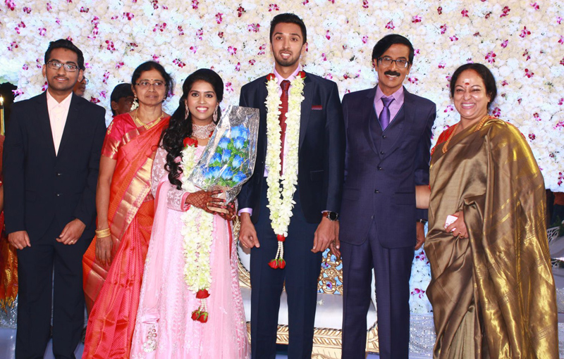 இயக்குநர்- நடிகர் மனோபாலா மகன் ஹரிஷ் - பிரியா திருமண வரவேற்பு: திரைநட்சத்திரங்கள் திரண்டு வந்து வாழ்த்து... புகைப்படத் தொகுப்பு இயக்குநர்- நடிகர் மனோபாலா மகன் ஹரிஷ் - பிரியா திருமண வரவேற்பு: திரைநட்சத்திரங்கள் திரண்டு வந்து வாழ்த்து... புகைப்படத் தொகுப்பு