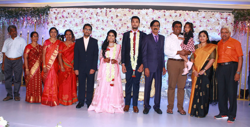 இயக்குநர்- நடிகர் மனோபாலா மகன் ஹரிஷ் - பிரியா திருமண வரவேற்பு: திரைநட்சத்திரங்கள் திரண்டு வந்து வாழ்த்து... புகைப்படத் தொகுப்பு இயக்குநர்- நடிகர் மனோபாலா மகன் ஹரிஷ் - பிரியா திருமண வரவேற்பு: திரைநட்சத்திரங்கள் திரண்டு வந்து வாழ்த்து... புகைப்படத் தொகுப்பு