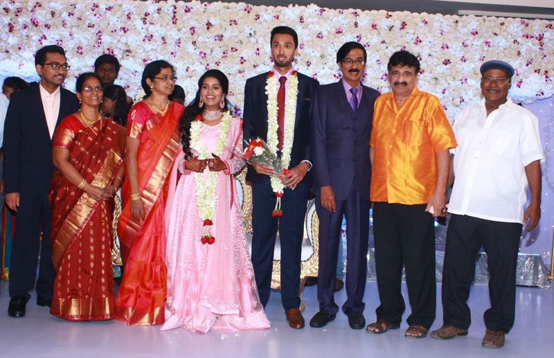 இயக்குநர்- நடிகர் மனோபாலா மகன் ஹரிஷ் - பிரியா திருமண வரவேற்பு: திரைநட்சத்திரங்கள் திரண்டு வந்து வாழ்த்து... புகைப்படத் தொகுப்பு இயக்குநர்- நடிகர் மனோபாலா மகன் ஹரிஷ் - பிரியா திருமண வரவேற்பு: திரைநட்சத்திரங்கள் திரண்டு வந்து வாழ்த்து... புகைப்படத் தொகுப்பு