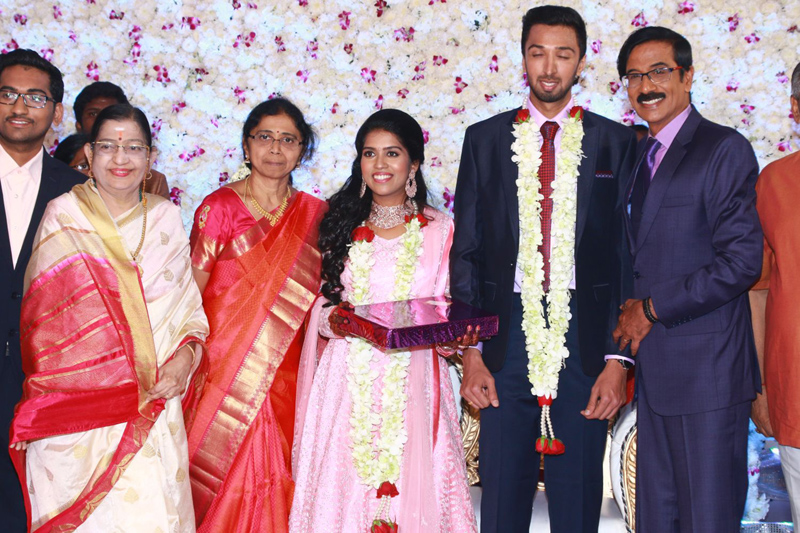 இயக்குநர்- நடிகர் மனோபாலா மகன் ஹரிஷ் - பிரியா திருமண வரவேற்பு: திரைநட்சத்திரங்கள் திரண்டு வந்து வாழ்த்து... புகைப்படத் தொகுப்பு இயக்குநர்- நடிகர் மனோபாலா மகன் ஹரிஷ் - பிரியா திருமண வரவேற்பு: திரைநட்சத்திரங்கள் திரண்டு வந்து வாழ்த்து... புகைப்படத் தொகுப்பு