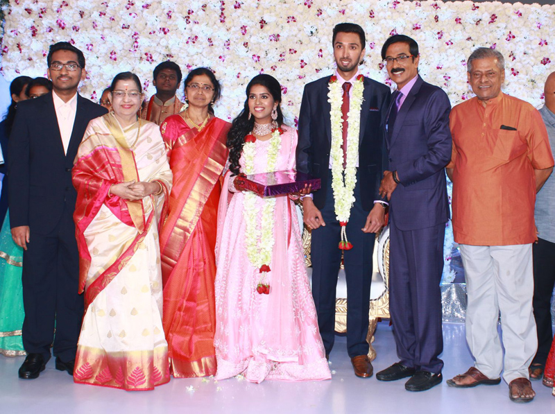 இயக்குநர்- நடிகர் மனோபாலா மகன் ஹரிஷ் - பிரியா திருமண வரவேற்பு: திரைநட்சத்திரங்கள் திரண்டு வந்து வாழ்த்து... புகைப்படத் தொகுப்பு இயக்குநர்- நடிகர் மனோபாலா மகன் ஹரிஷ் - பிரியா திருமண வரவேற்பு: திரைநட்சத்திரங்கள் திரண்டு வந்து வாழ்த்து... புகைப்படத் தொகுப்பு