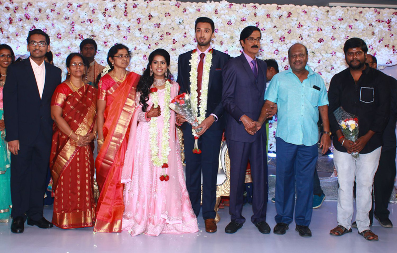 இயக்குநர்- நடிகர் மனோபாலா மகன் ஹரிஷ் - பிரியா திருமண வரவேற்பு: திரைநட்சத்திரங்கள் திரண்டு வந்து வாழ்த்து... புகைப்படத் தொகுப்பு இயக்குநர்- நடிகர் மனோபாலா மகன் ஹரிஷ் - பிரியா திருமண வரவேற்பு: திரைநட்சத்திரங்கள் திரண்டு வந்து வாழ்த்து... புகைப்படத் தொகுப்பு