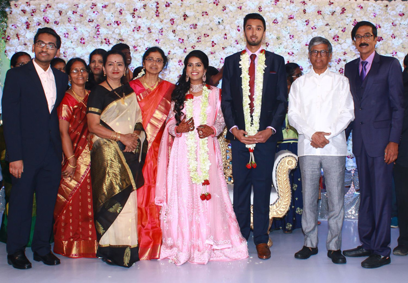 இயக்குநர்- நடிகர் மனோபாலா மகன் ஹரிஷ் - பிரியா திருமண வரவேற்பு: திரைநட்சத்திரங்கள் திரண்டு வந்து வாழ்த்து... புகைப்படத் தொகுப்பு இயக்குநர்- நடிகர் மனோபாலா மகன் ஹரிஷ் - பிரியா திருமண வரவேற்பு: திரைநட்சத்திரங்கள் திரண்டு வந்து வாழ்த்து... புகைப்படத் தொகுப்பு