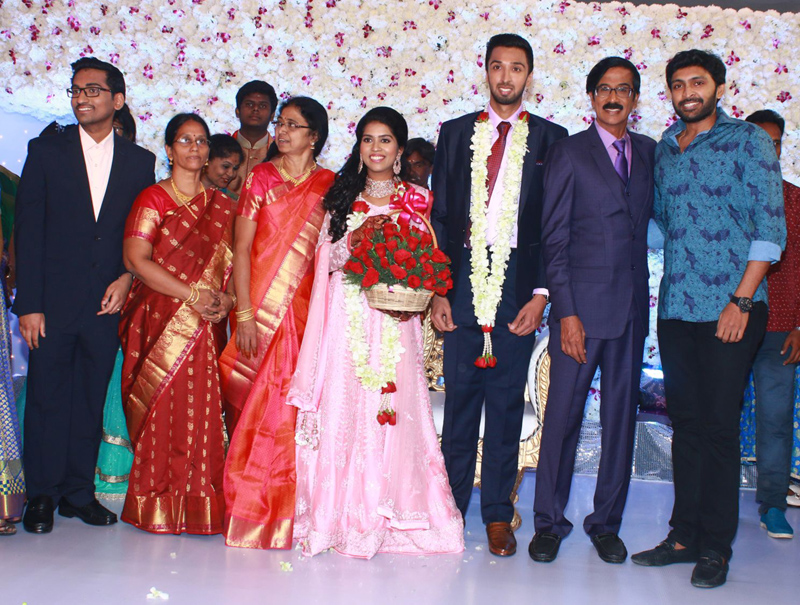 இயக்குநர்- நடிகர் மனோபாலா மகன் ஹரிஷ் - பிரியா திருமண வரவேற்பு: திரைநட்சத்திரங்கள் திரண்டு வந்து வாழ்த்து... புகைப்படத் தொகுப்பு இயக்குநர்- நடிகர் மனோபாலா மகன் ஹரிஷ் - பிரியா திருமண வரவேற்பு: திரைநட்சத்திரங்கள் திரண்டு வந்து வாழ்த்து... புகைப்படத் தொகுப்பு