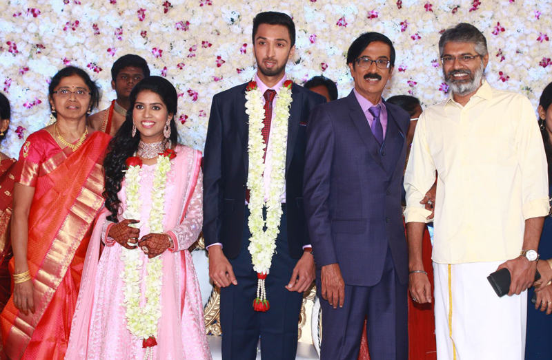 இயக்குநர்- நடிகர் மனோபாலா மகன் ஹரிஷ் - பிரியா திருமண வரவேற்பு: திரைநட்சத்திரங்கள் திரண்டு வந்து வாழ்த்து... புகைப்படத் தொகுப்பு இயக்குநர்- நடிகர் மனோபாலா மகன் ஹரிஷ் - பிரியா திருமண வரவேற்பு: திரைநட்சத்திரங்கள் திரண்டு வந்து வாழ்த்து... புகைப்படத் தொகுப்பு
