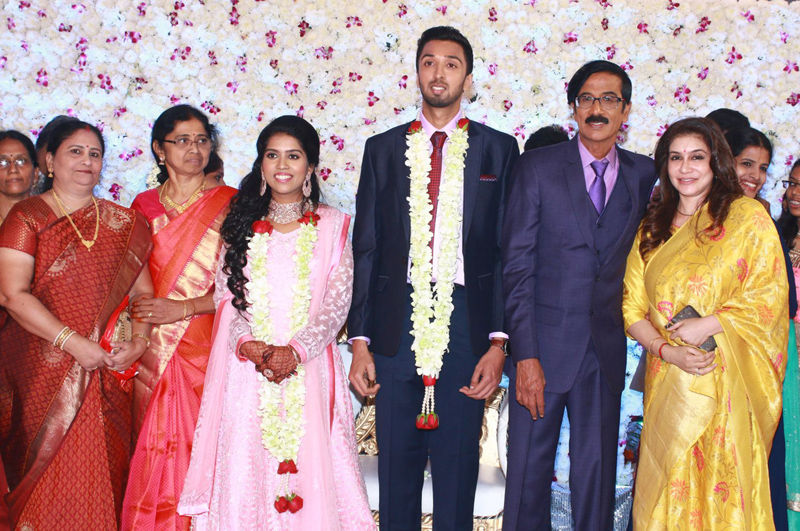 இயக்குநர்- நடிகர் மனோபாலா மகன் ஹரிஷ் - பிரியா திருமண வரவேற்பு: திரைநட்சத்திரங்கள் திரண்டு வந்து வாழ்த்து... புகைப்படத் தொகுப்பு இயக்குநர்- நடிகர் மனோபாலா மகன் ஹரிஷ் - பிரியா திருமண வரவேற்பு: திரைநட்சத்திரங்கள் திரண்டு வந்து வாழ்த்து... புகைப்படத் தொகுப்பு