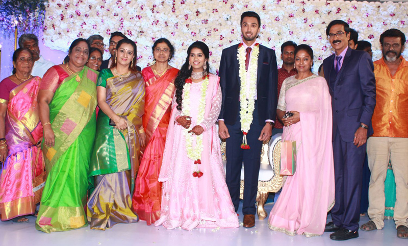 இயக்குநர்- நடிகர் மனோபாலா மகன் ஹரிஷ் - பிரியா திருமண வரவேற்பு: திரைநட்சத்திரங்கள் திரண்டு வந்து வாழ்த்து... புகைப்படத் தொகுப்பு இயக்குநர்- நடிகர் மனோபாலா மகன் ஹரிஷ் - பிரியா திருமண வரவேற்பு: திரைநட்சத்திரங்கள் திரண்டு வந்து வாழ்த்து... புகைப்படத் தொகுப்பு