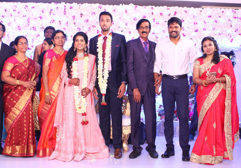 இயக்குநர்- நடிகர் மனோபாலா மகன் ஹரிஷ் - பிரியா திருமண வரவேற்பு: திரைநட்சத்திரங்கள் திரண்டு வந்து வாழ்த்து... புகைப்படத் தொகுப்பு இயக்குநர்- நடிகர் மனோபாலா மகன் ஹரிஷ் - பிரியா திருமண வரவேற்பு: திரைநட்சத்திரங்கள் திரண்டு வந்து வாழ்த்து... புகைப்படத் தொகுப்பு