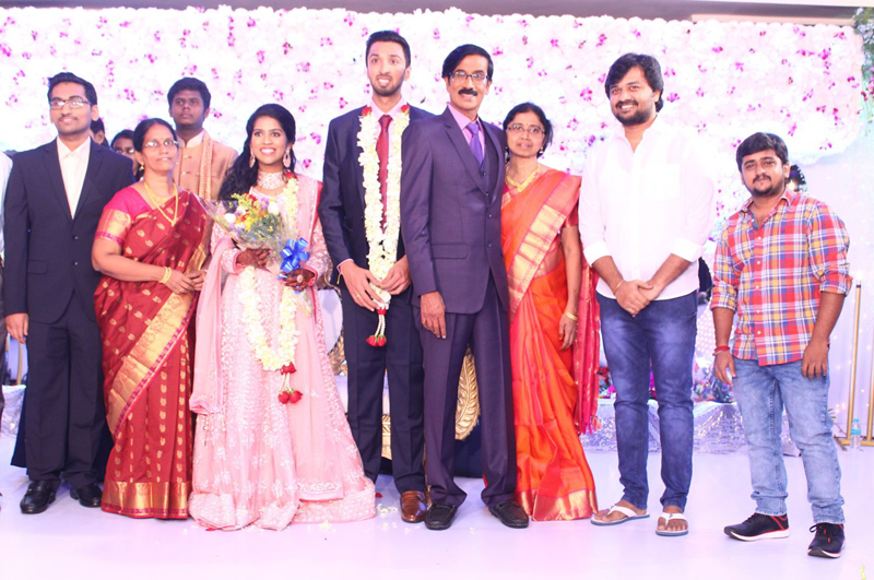 இயக்குநர்- நடிகர் மனோபாலா மகன் ஹரிஷ் - பிரியா திருமண வரவேற்பு: திரைநட்சத்திரங்கள் திரண்டு வந்து வாழ்த்து... புகைப்படத் தொகுப்பு இயக்குநர்- நடிகர் மனோபாலா மகன் ஹரிஷ் - பிரியா திருமண வரவேற்பு: திரைநட்சத்திரங்கள் திரண்டு வந்து வாழ்த்து... புகைப்படத் தொகுப்பு