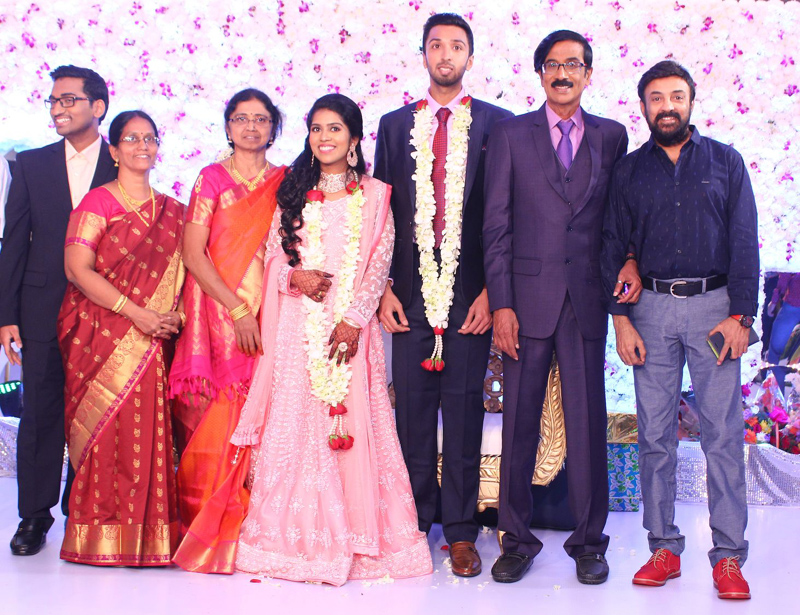 இயக்குநர்- நடிகர் மனோபாலா மகன் ஹரிஷ் - பிரியா திருமண வரவேற்பு: திரைநட்சத்திரங்கள் திரண்டு வந்து வாழ்த்து... புகைப்படத் தொகுப்பு இயக்குநர்- நடிகர் மனோபாலா மகன் ஹரிஷ் - பிரியா திருமண வரவேற்பு: திரைநட்சத்திரங்கள் திரண்டு வந்து வாழ்த்து... புகைப்படத் தொகுப்பு