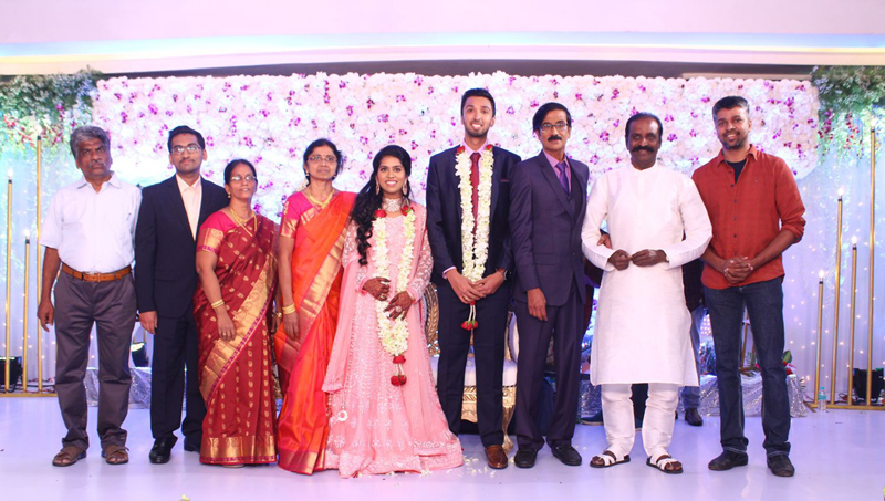 இயக்குநர்- நடிகர் மனோபாலா மகன் ஹரிஷ் - பிரியா திருமண வரவேற்பு: திரைநட்சத்திரங்கள் திரண்டு வந்து வாழ்த்து... புகைப்படத் தொகுப்பு இயக்குநர்- நடிகர் மனோபாலா மகன் ஹரிஷ் - பிரியா திருமண வரவேற்பு: திரைநட்சத்திரங்கள் திரண்டு வந்து வாழ்த்து... புகைப்படத் தொகுப்பு