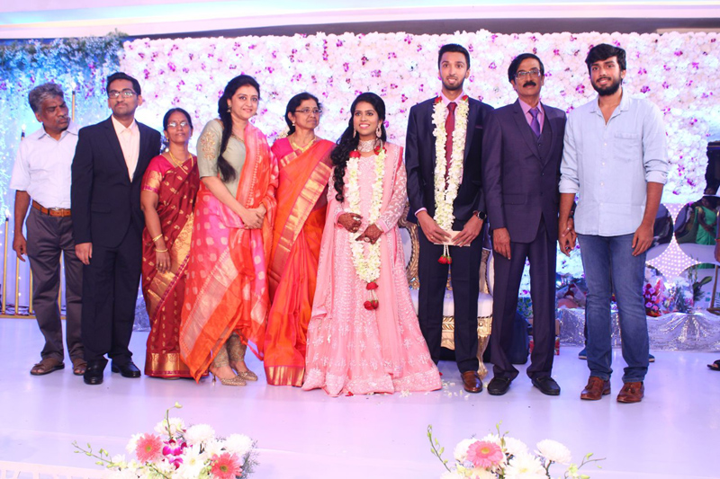 இயக்குநர்- நடிகர் மனோபாலா மகன் ஹரிஷ் - பிரியா திருமண வரவேற்பு: திரைநட்சத்திரங்கள் திரண்டு வந்து வாழ்த்து... புகைப்படத் தொகுப்பு இயக்குநர்- நடிகர் மனோபாலா மகன் ஹரிஷ் - பிரியா திருமண வரவேற்பு: திரைநட்சத்திரங்கள் திரண்டு வந்து வாழ்த்து... புகைப்படத் தொகுப்பு